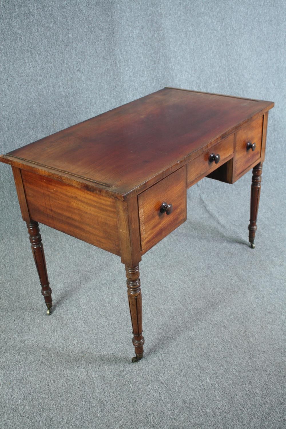 Writing table, William IV mahogany. H.77 W.111 D.80cm. - Image 3 of 5