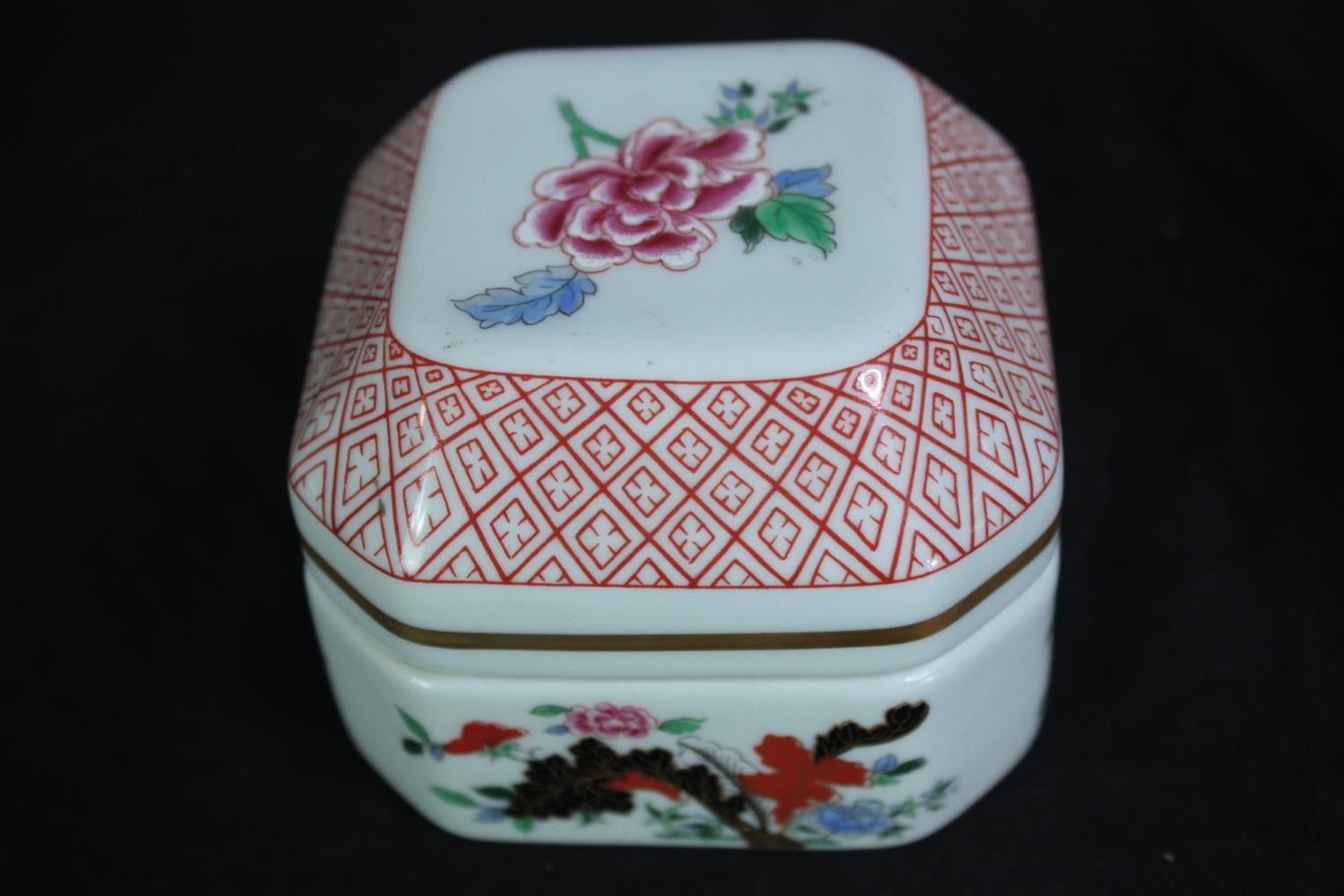 Vista Alegre porcelain. Three lidded pots and a bust. H.20cm. (largest) - Image 6 of 10