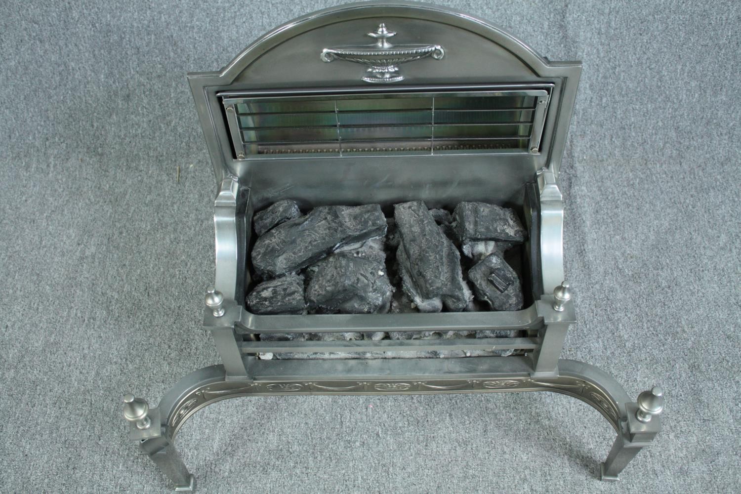 A modern electric fire made by Berry's. H.76 W.76 D.50 cm. - Image 5 of 8