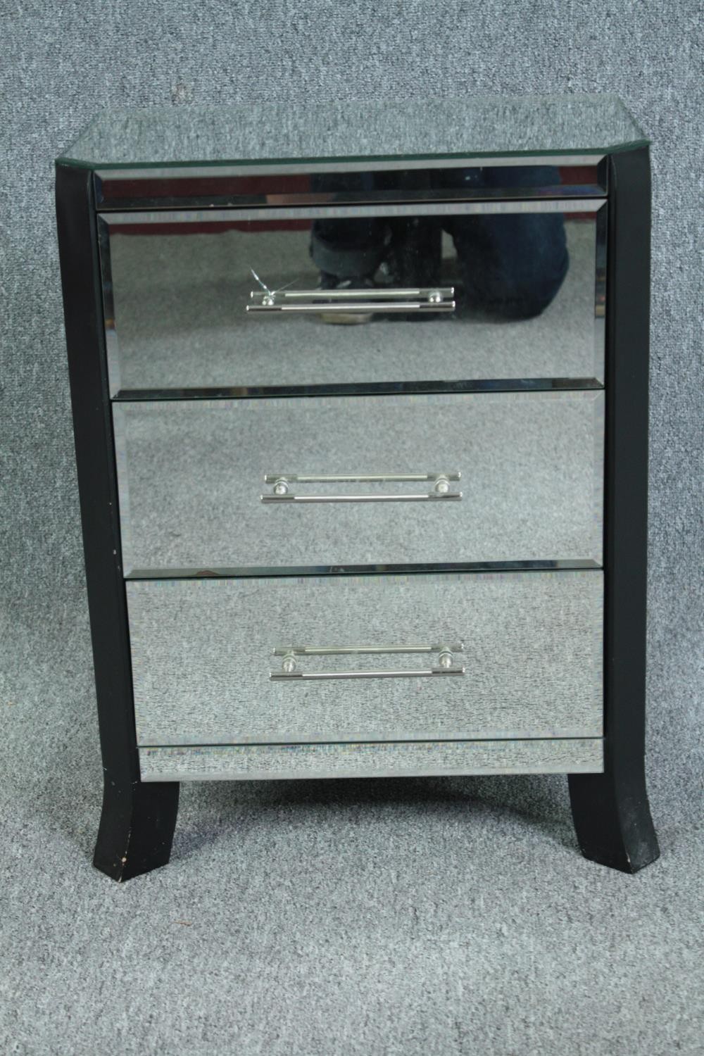 A small mirrored chest of drawers. H.60 W.40 D.31cm. (Small crack as seen). - Image 2 of 5