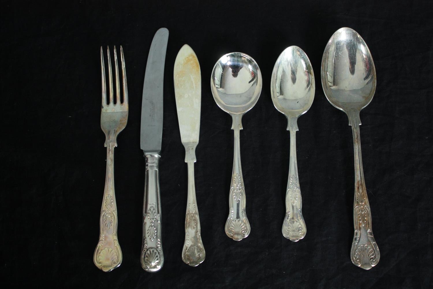 A vintage cased set of silver plated flexfit cutlery. H.16 W.40 D.31cm. - Image 7 of 8