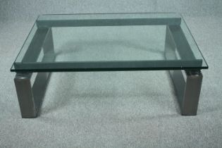 Coffee table, contemporary plate glass and metal. H.40 W.122 D.92cm.