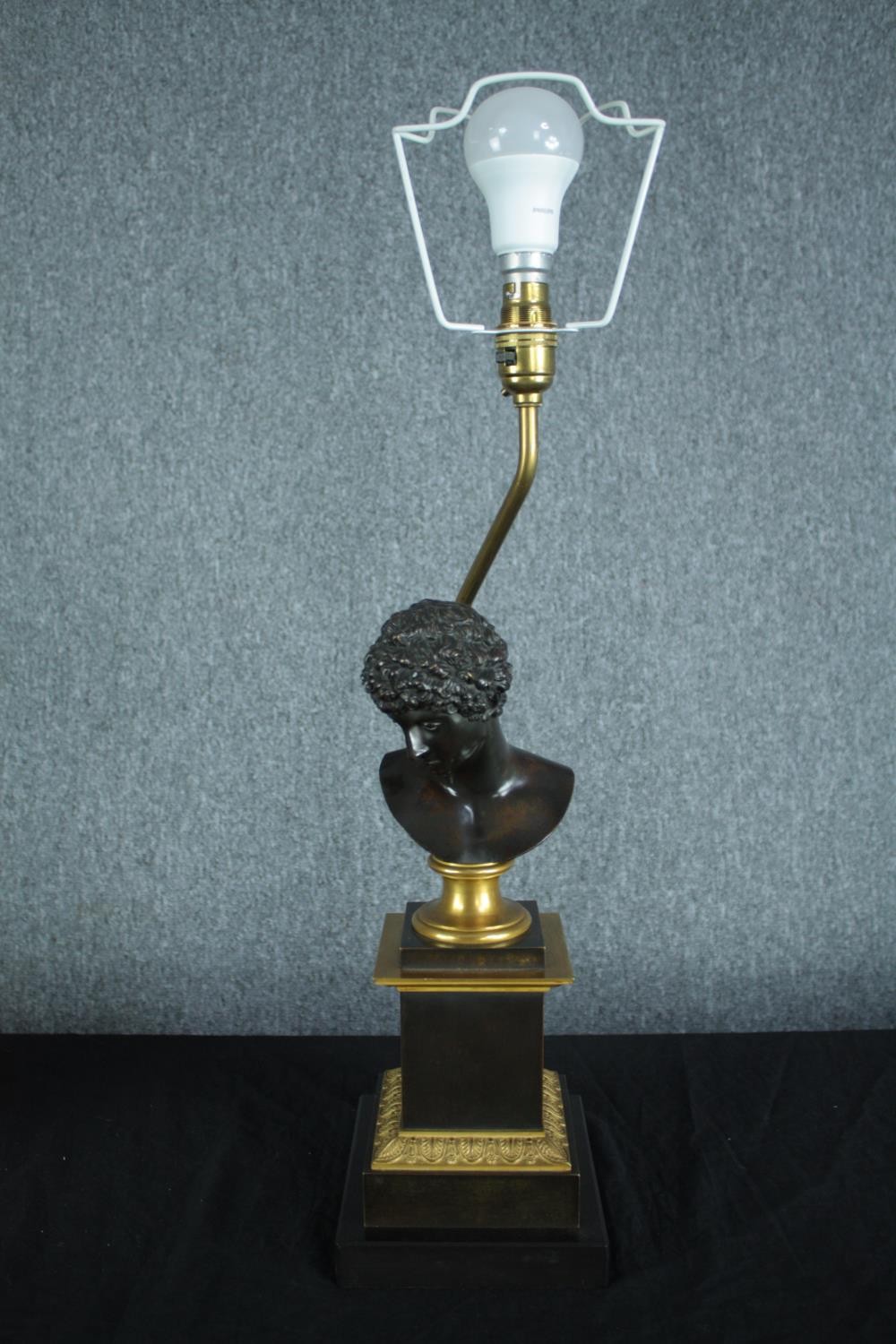 A pair of early 20th century neoclassical bronze busts on gilded plinths mounted desk lamps. H.60cm. - Image 5 of 6