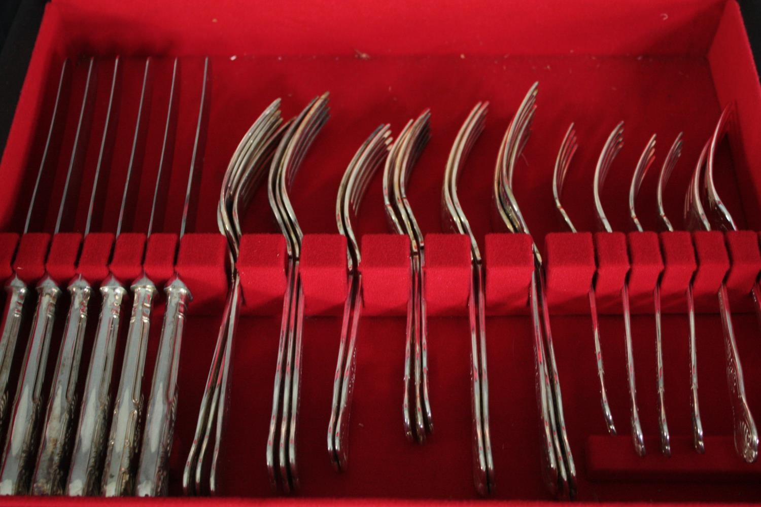 A vintage cased set of silver plated flexfit cutlery. H.16 W.40 D.31cm. - Image 5 of 8