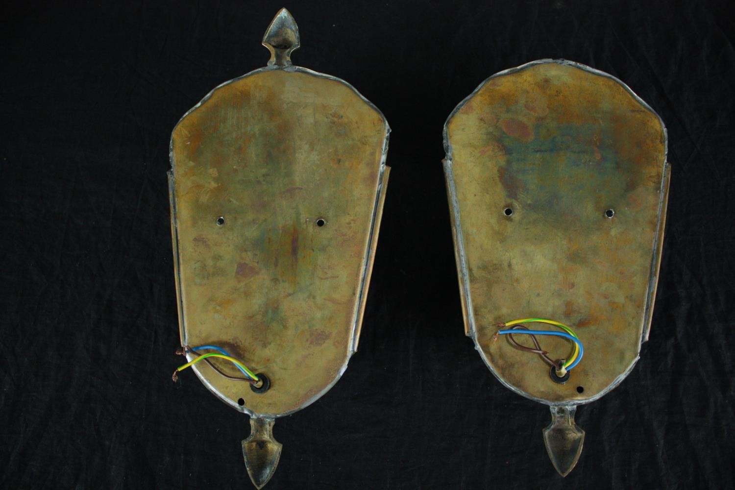 The Limehouse Lamp Co. A pair of restored sconce lamps with original etched glass panels. H.41cm. ( - Image 5 of 6