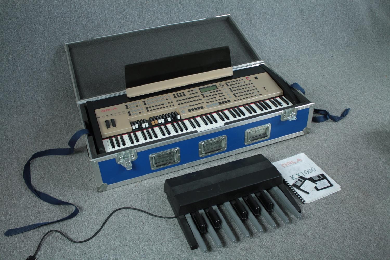 The Orla KX1000 organ complete with all its pedals and manual. In sturdy inflight case. L.120 W.54 - Image 7 of 8