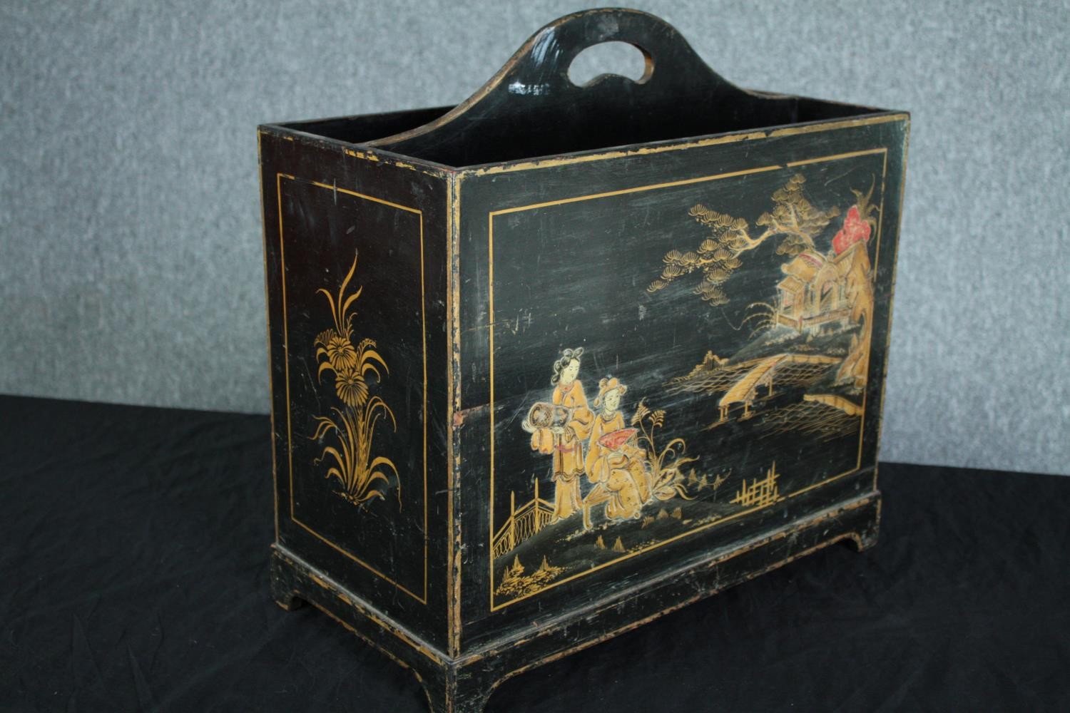 Magazine box, vintage Chinoiserie lacquered. H.48 W.46cm. - Image 3 of 5