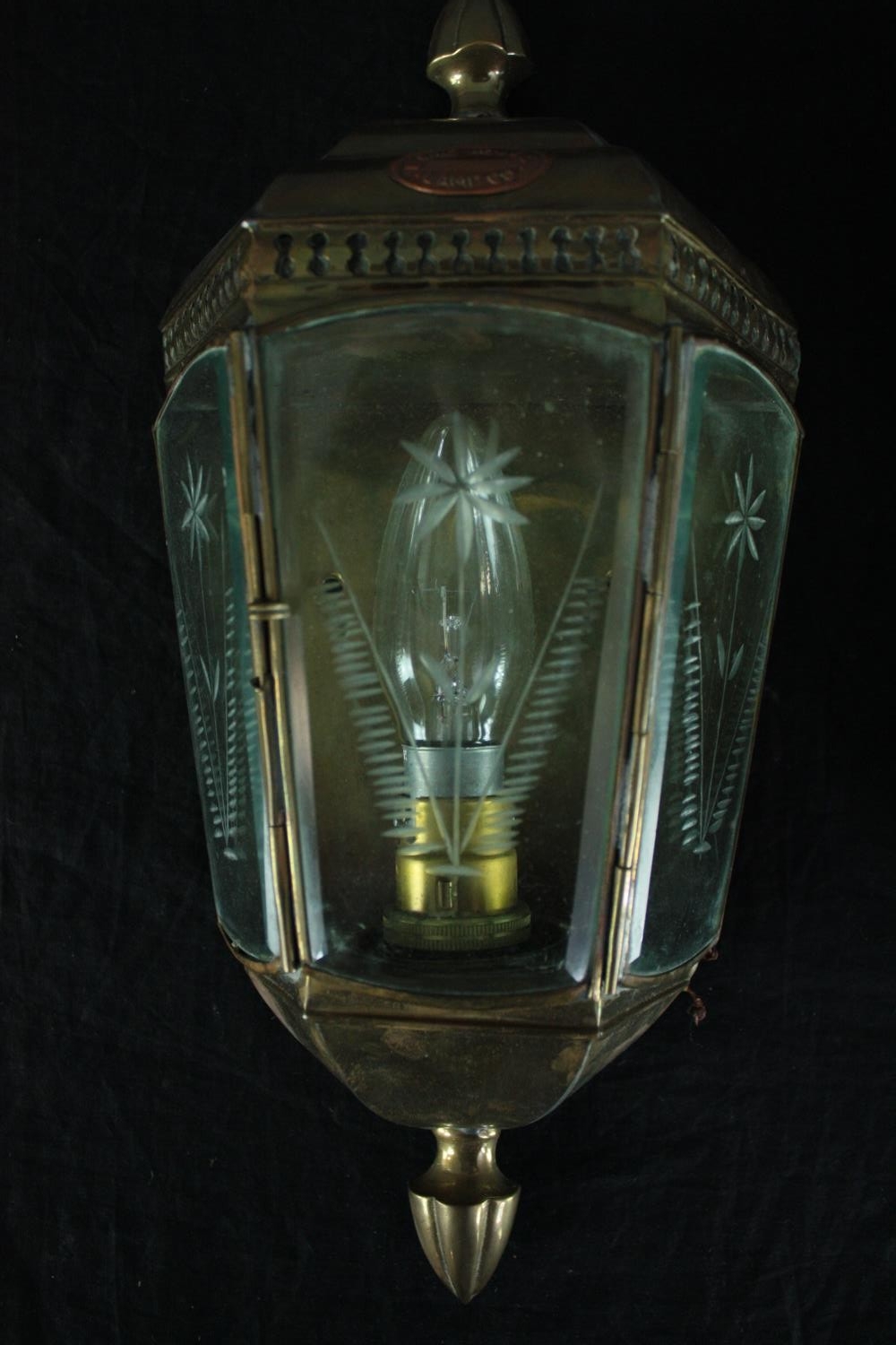 The Limehouse Lamp Co. A pair of restored sconce lamps with original etched glass panels. H.41cm. ( - Image 3 of 6