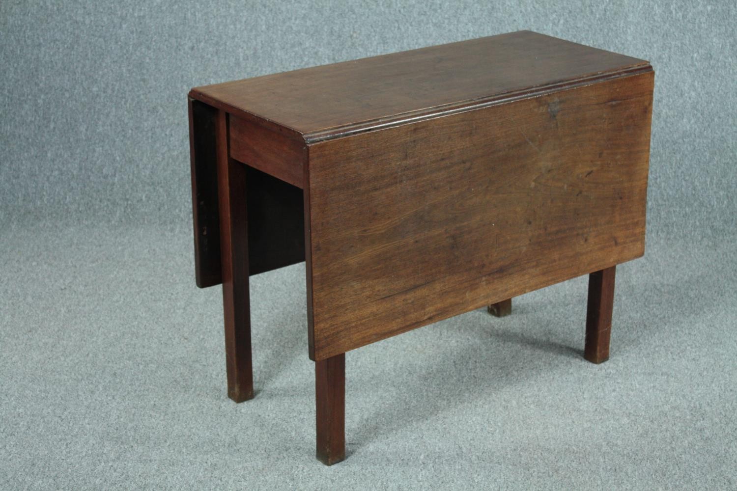 Dining table, Georgian mahogany with drop leaf and gateleg action. H.72 W.127 D.94cm. (extended) - Image 2 of 5