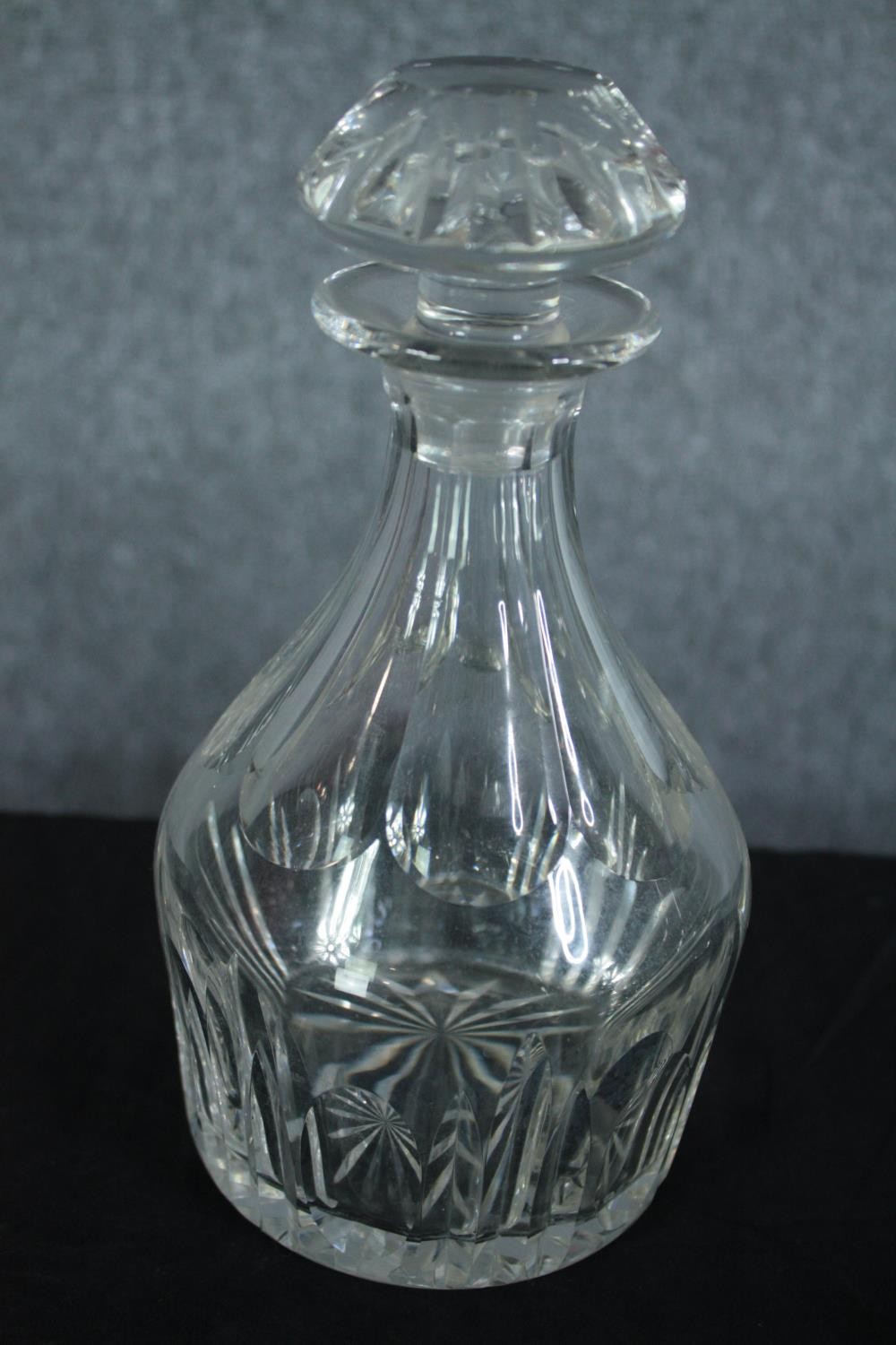 A matching pair of decanters and six small ornate sherry glasses. Twentieth century. H.24cm. ( - Image 2 of 5