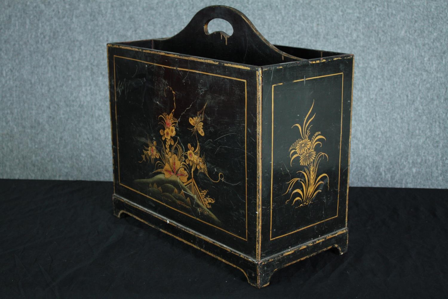 Magazine box, vintage Chinoiserie lacquered. H.48 W.46cm. - Image 2 of 5