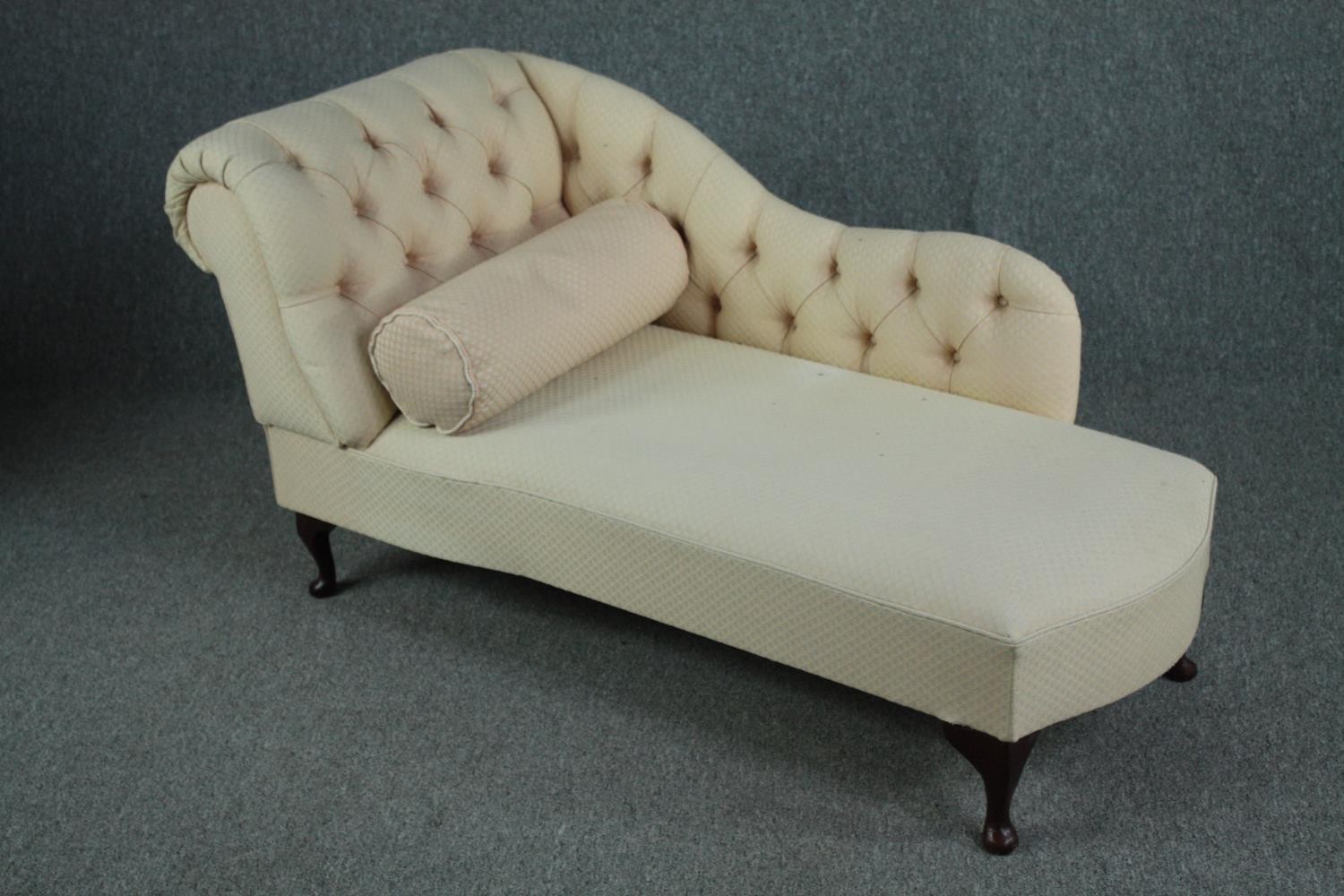 A 19th century style upholstered chaise longue. H.95 W.125 D.60cm. - Image 3 of 6