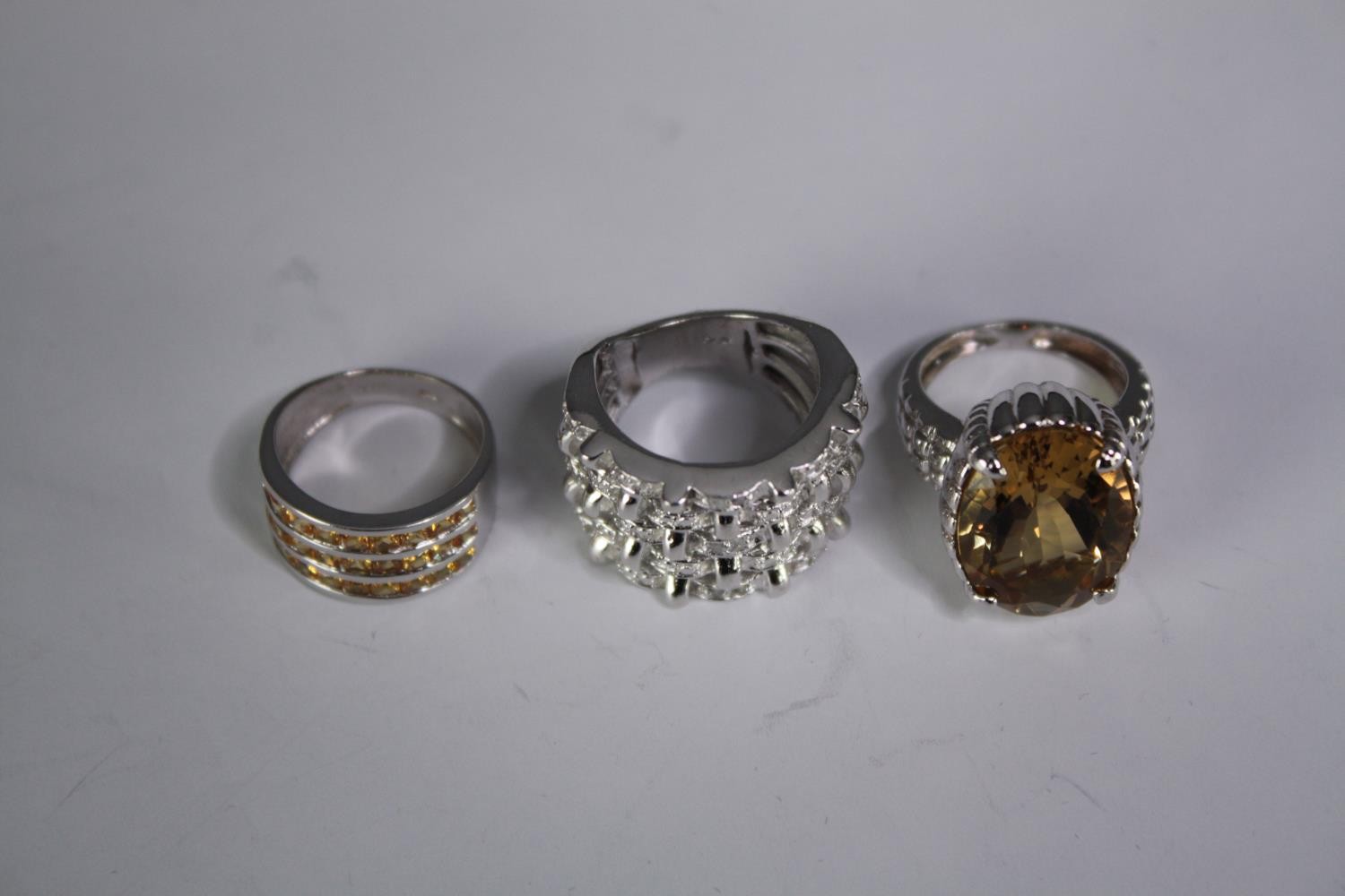 A collection of ten silver gem-set rings of various designs. Set with peridot, Tanzanite, Lapis - Image 4 of 5