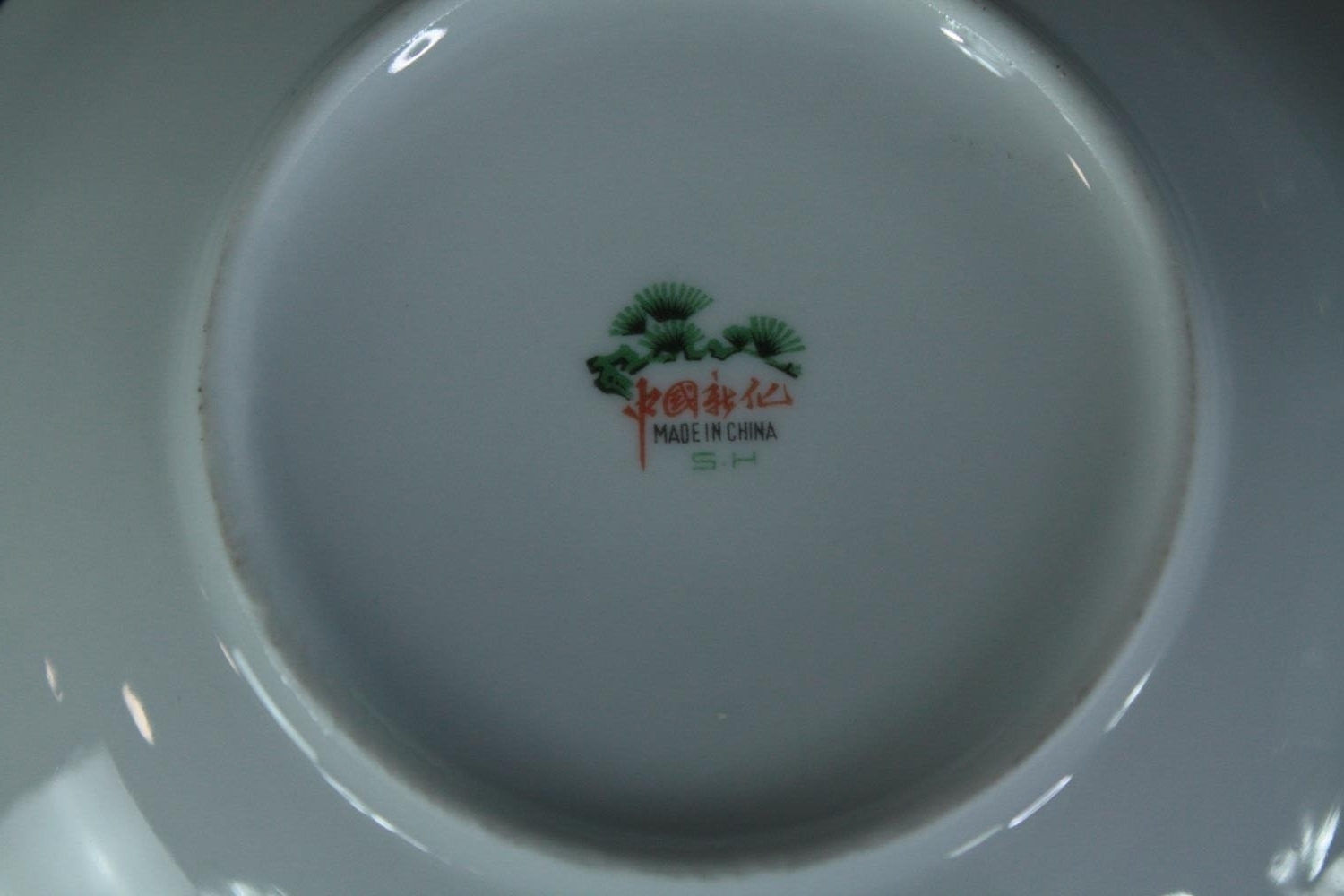 Tea and coffee set. Made in China for export. Ten cups and saucers, two coffee cups, seven side - Image 6 of 6