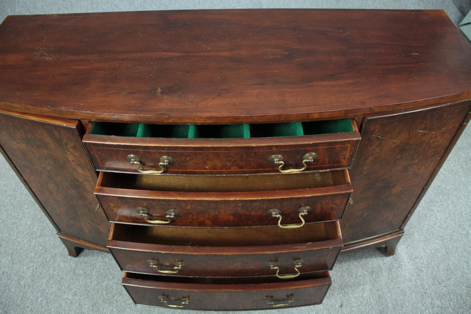 Sideboard, Georgian style walnut. H.87 W.130 D.46cm. - Image 6 of 6