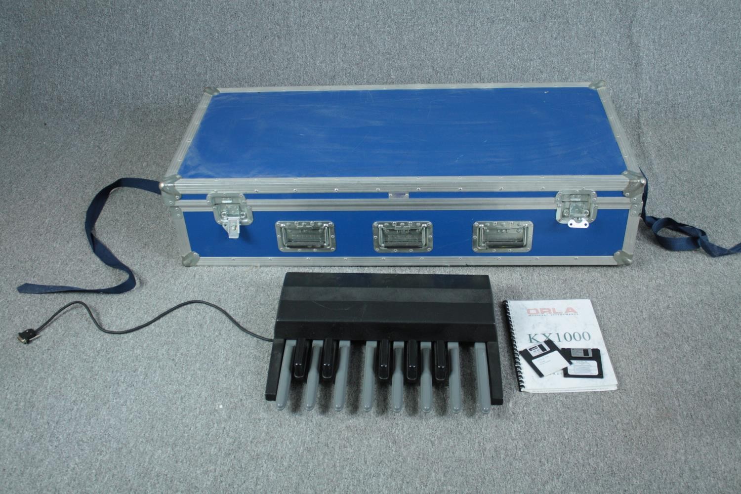 The Orla KX1000 organ complete with all its pedals and manual. In sturdy inflight case. L.120 W.54 - Image 8 of 8