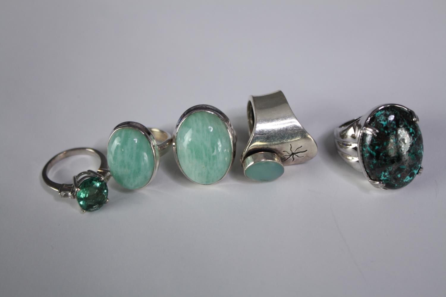 A collection of ten silver gem-set rings of various designs. Set with grey sapphire, Turquoise and - Image 3 of 6