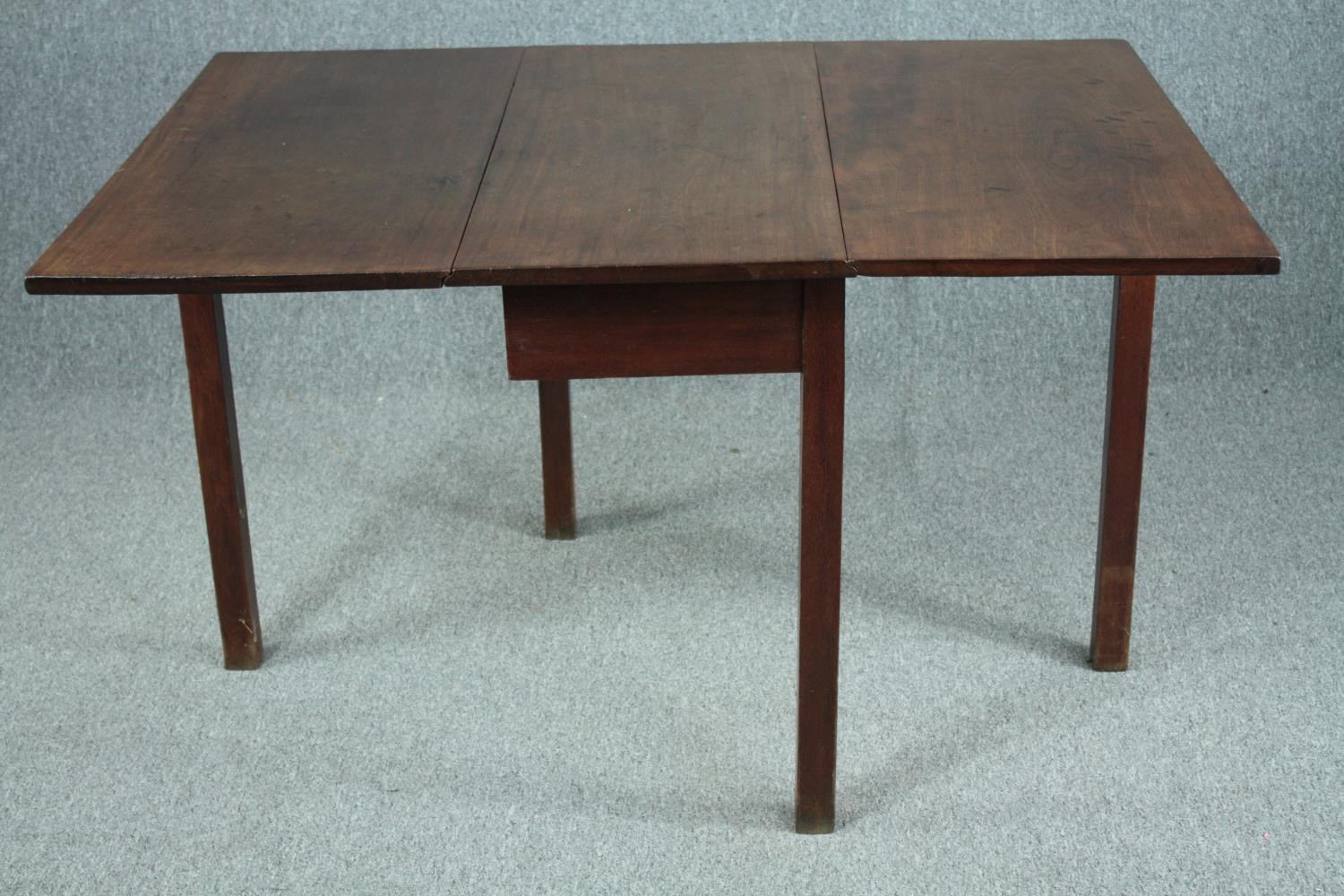 Dining table, Georgian mahogany with drop leaf and gateleg action. H.72 W.127 D.94cm. (extended) - Image 4 of 5