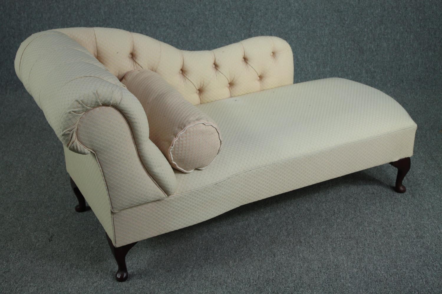 A 19th century style upholstered chaise longue. H.95 W.125 D.60cm. - Image 4 of 6
