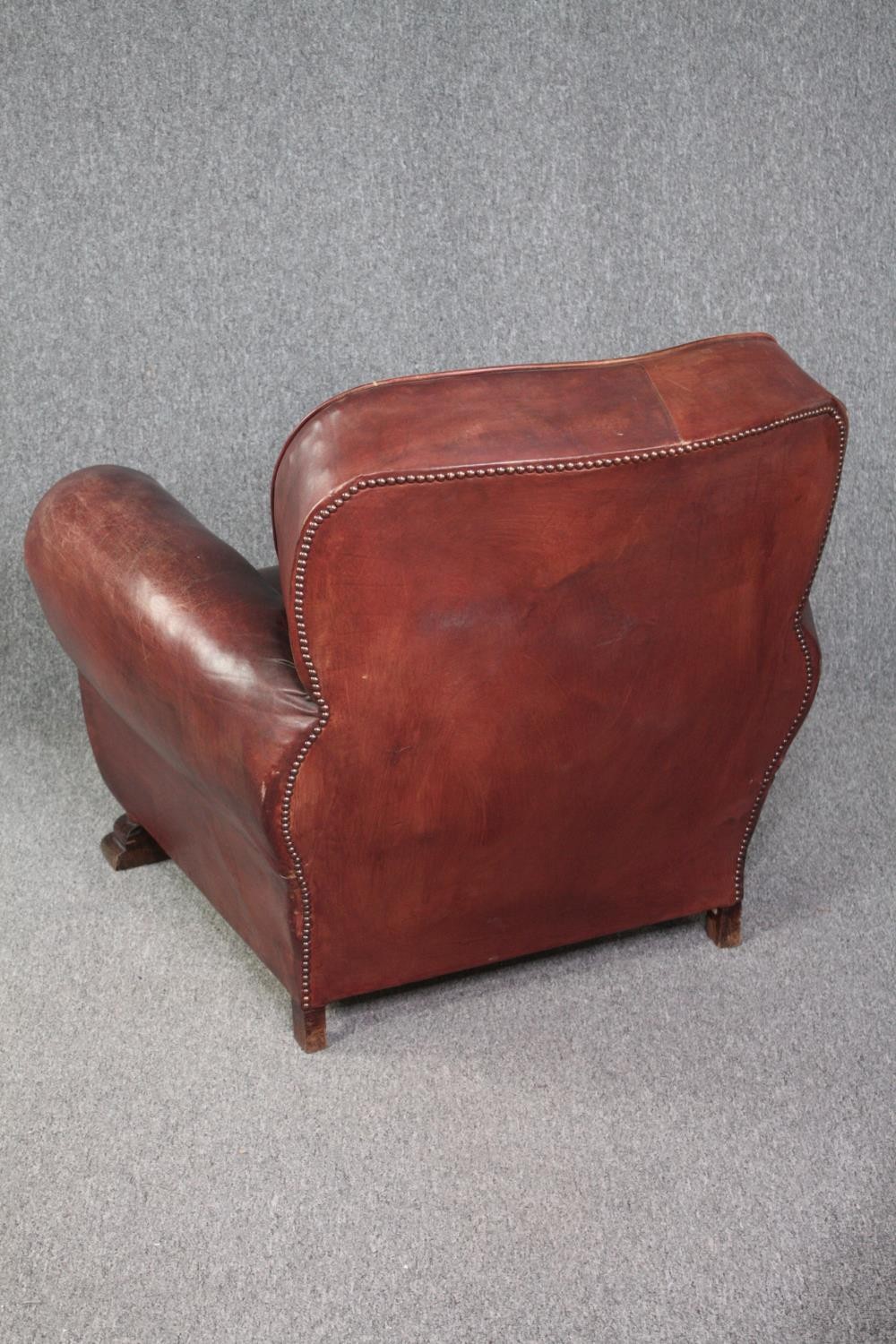 Armchairs, a pair mid century vintage in buttoned leather and studded upholstery. H.85 W.90cm. ( - Image 7 of 7