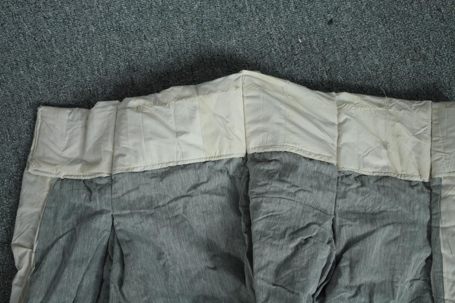 Pair of curtains. H.230 W.(top) 69cm. (bottom). 143 cm. - Image 4 of 5