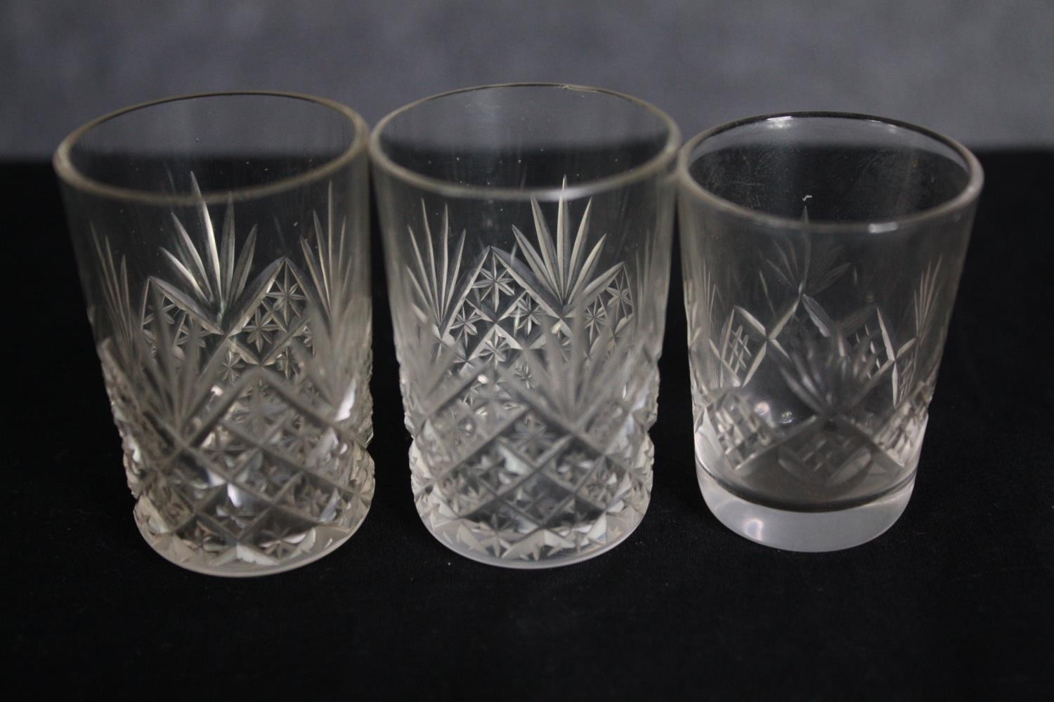 An assortment of mixed glass. Including sherry, wine and shot glasses and two jugs. H.28cm. ( - Image 5 of 6