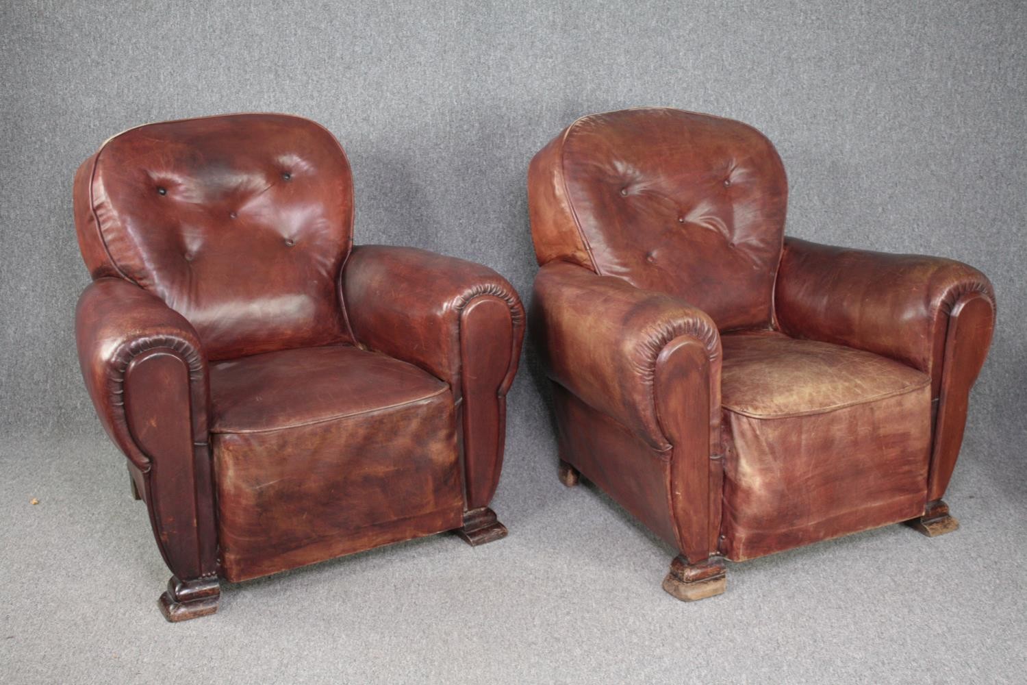 Armchairs, a pair mid century vintage in buttoned leather and studded upholstery. H.85 W.90cm. ( - Image 2 of 7