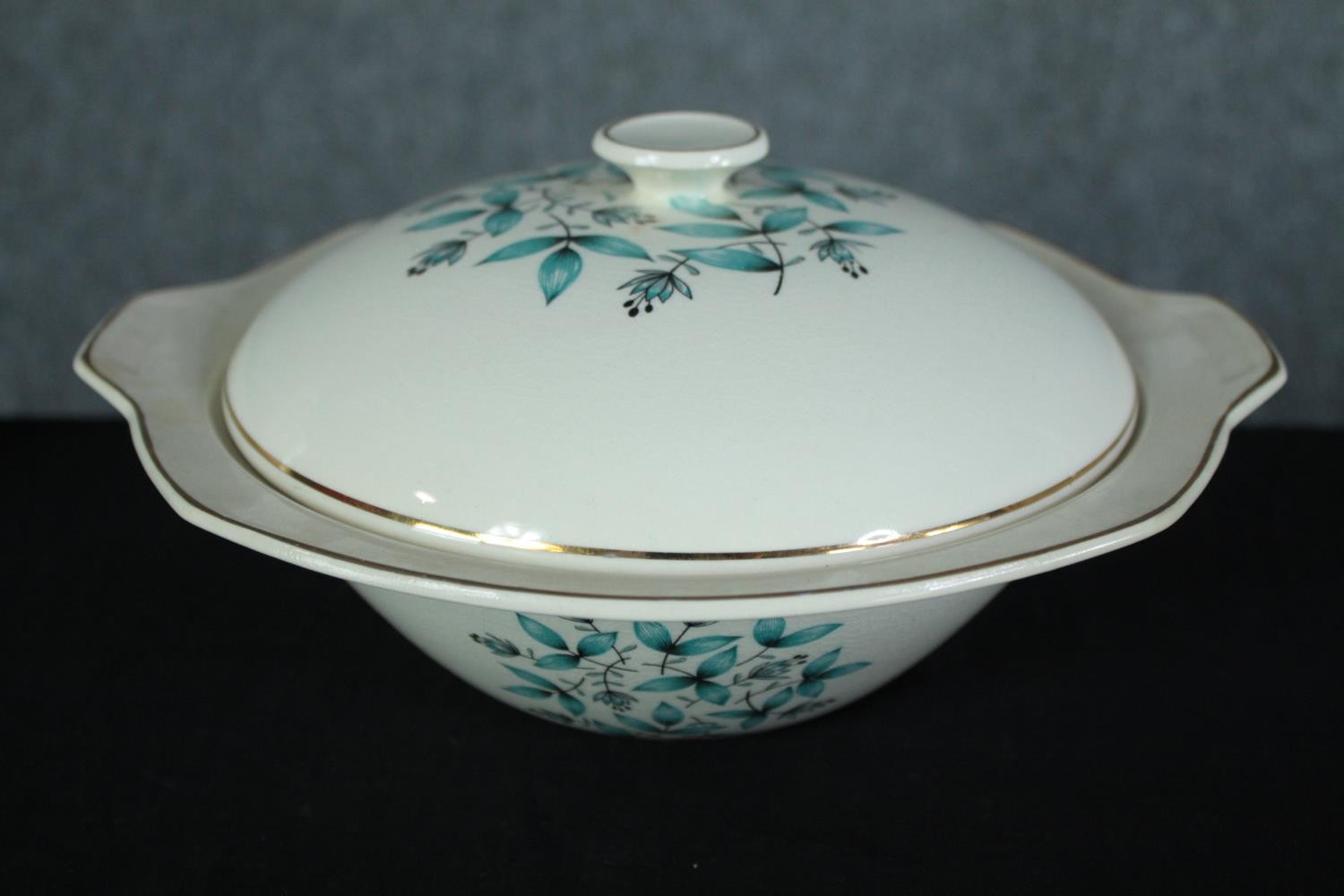 Vogue Tableware by by H. Aynsley with floral decorations. Dia.27cm. (largest) - Image 5 of 8