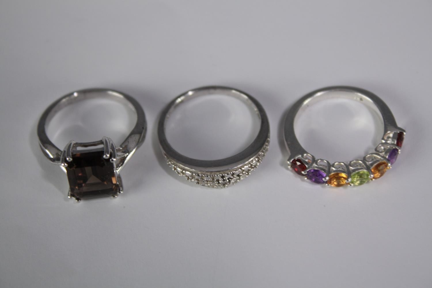 A collection of ten silver gem-set rings of various designs. Set with peridot, Labradorite, amethyst - Image 5 of 5