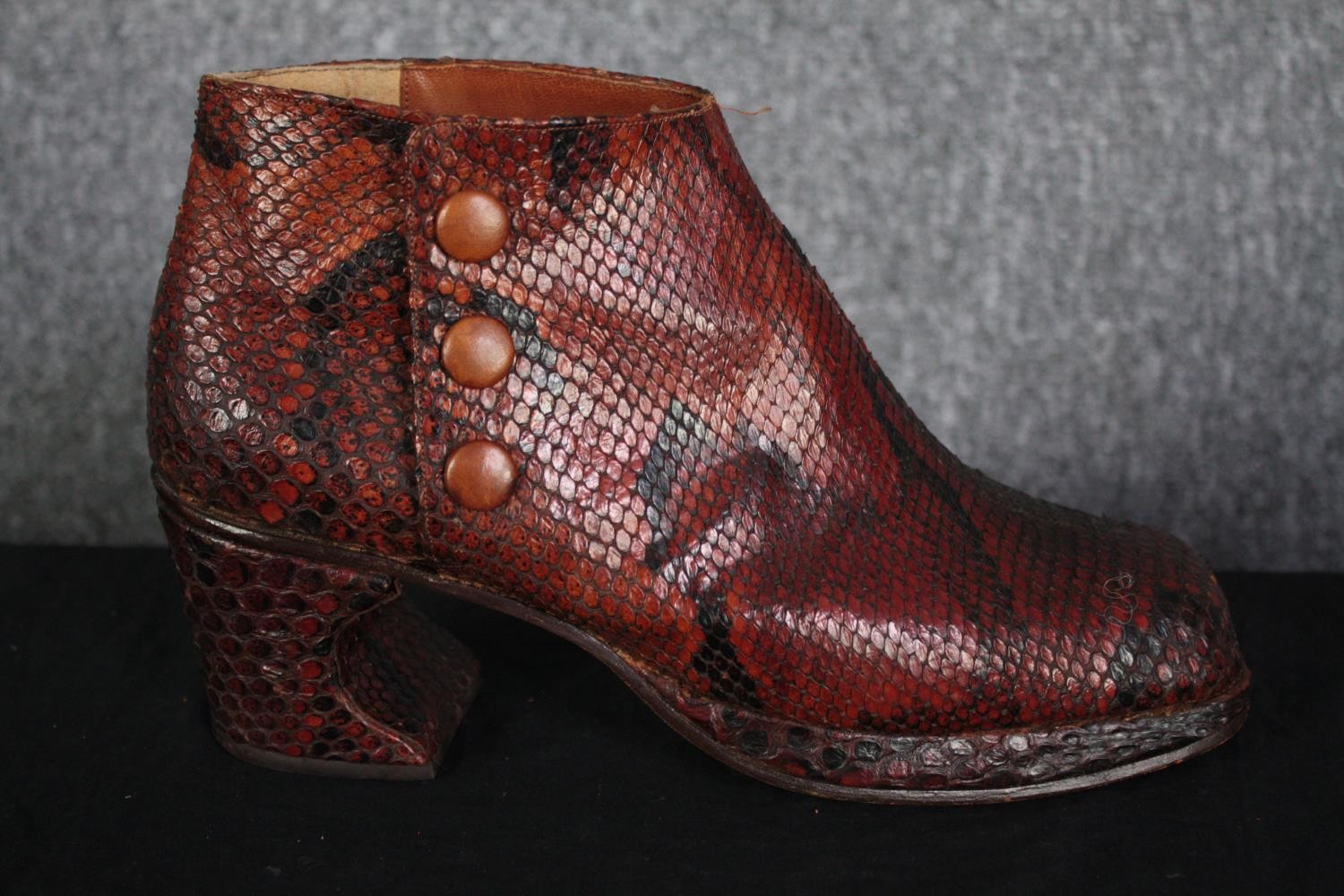Two pairs of bespoke made platform high heeled shoes. Both size 9. Snakeskin boots and the other - Image 8 of 13