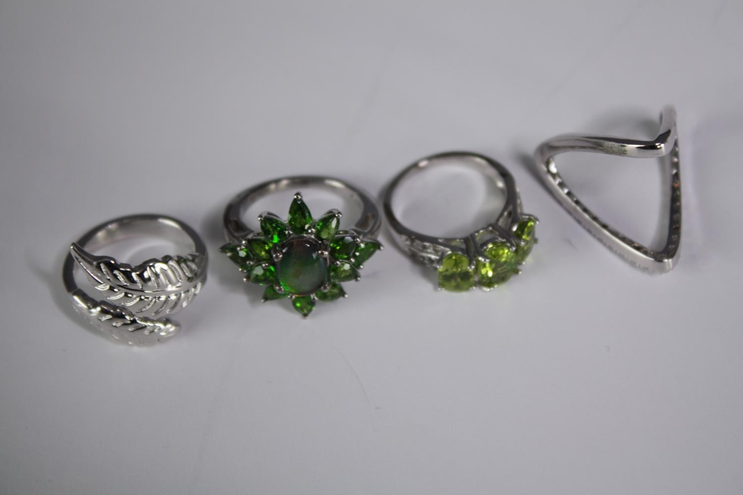 A collection of ten silver gem-set rings of various designs. Set with peridot, Labradorite, amethyst - Image 2 of 5