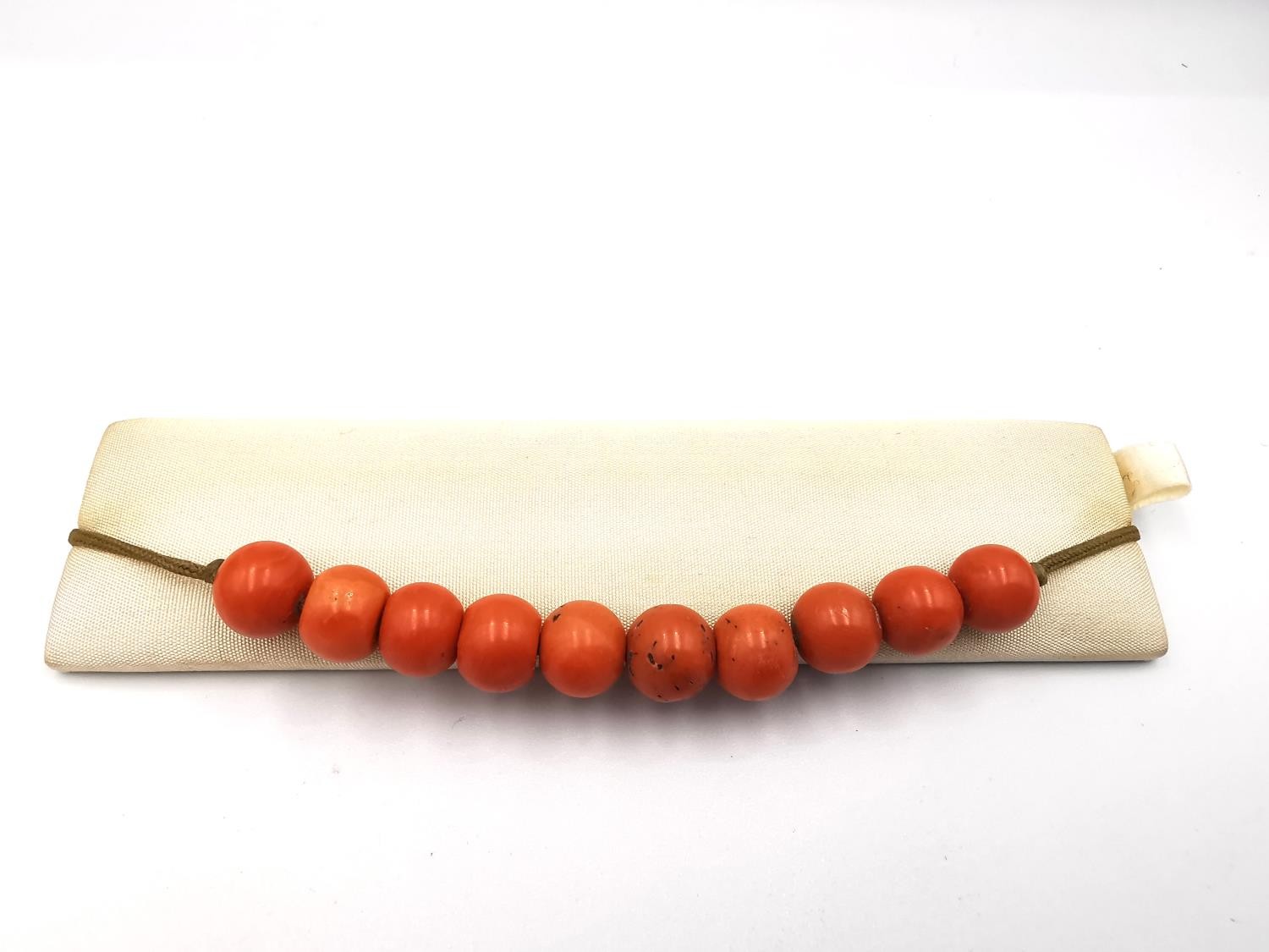 An orange velvet cased 1930s carved coral Bakelite floral design Kanzashi hair pin and string of - Image 10 of 12