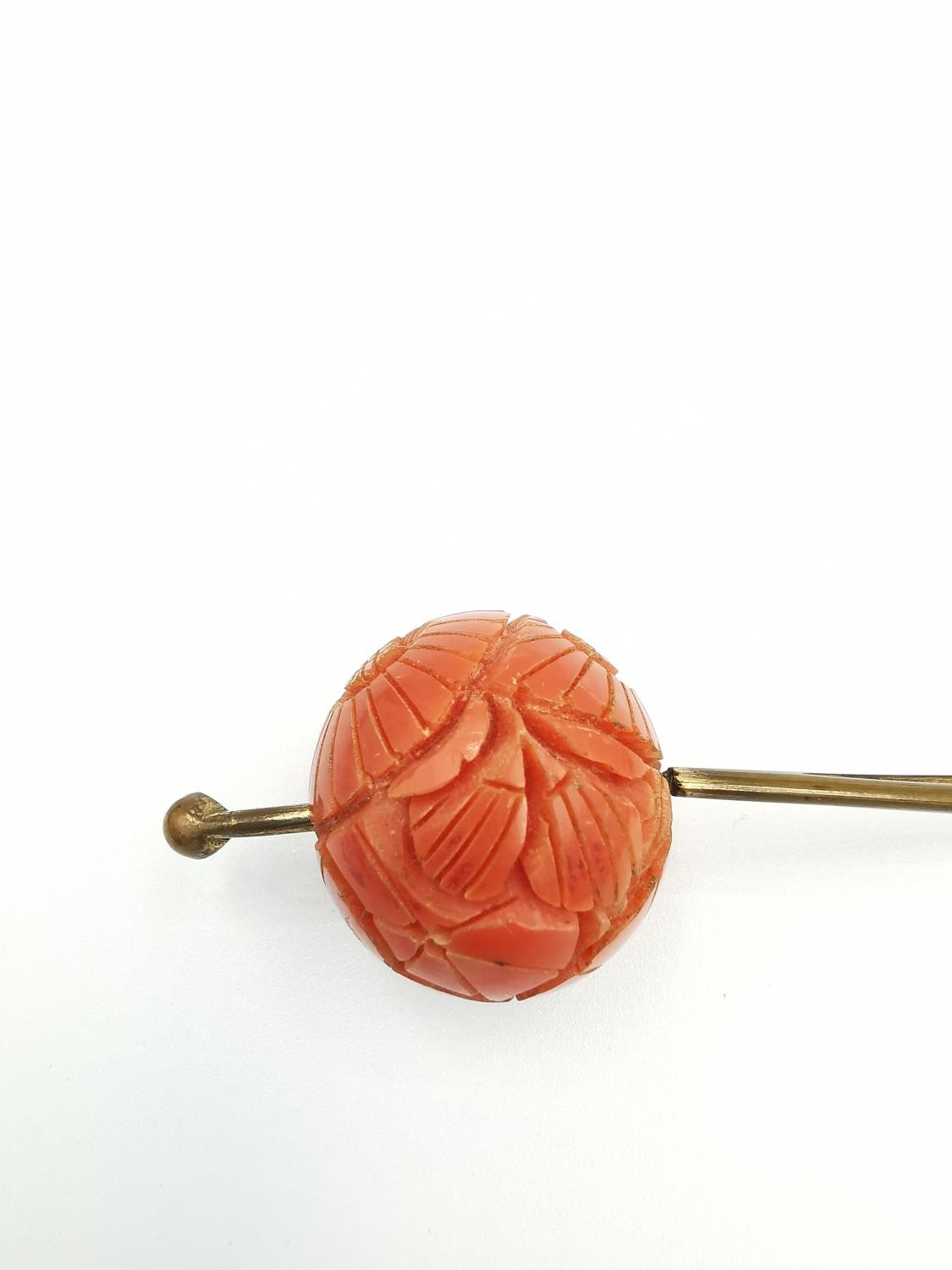 An orange velvet cased 1930s carved coral Bakelite floral design Kanzashi hair pin and string of - Image 7 of 12