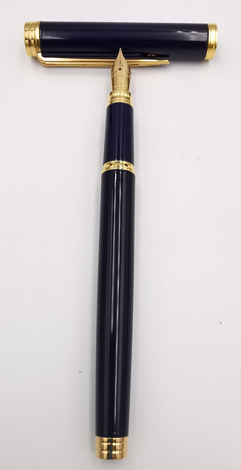 A collection of vintage ballpoint and fountain pens, including a suede cased set of royal blue - Image 8 of 21