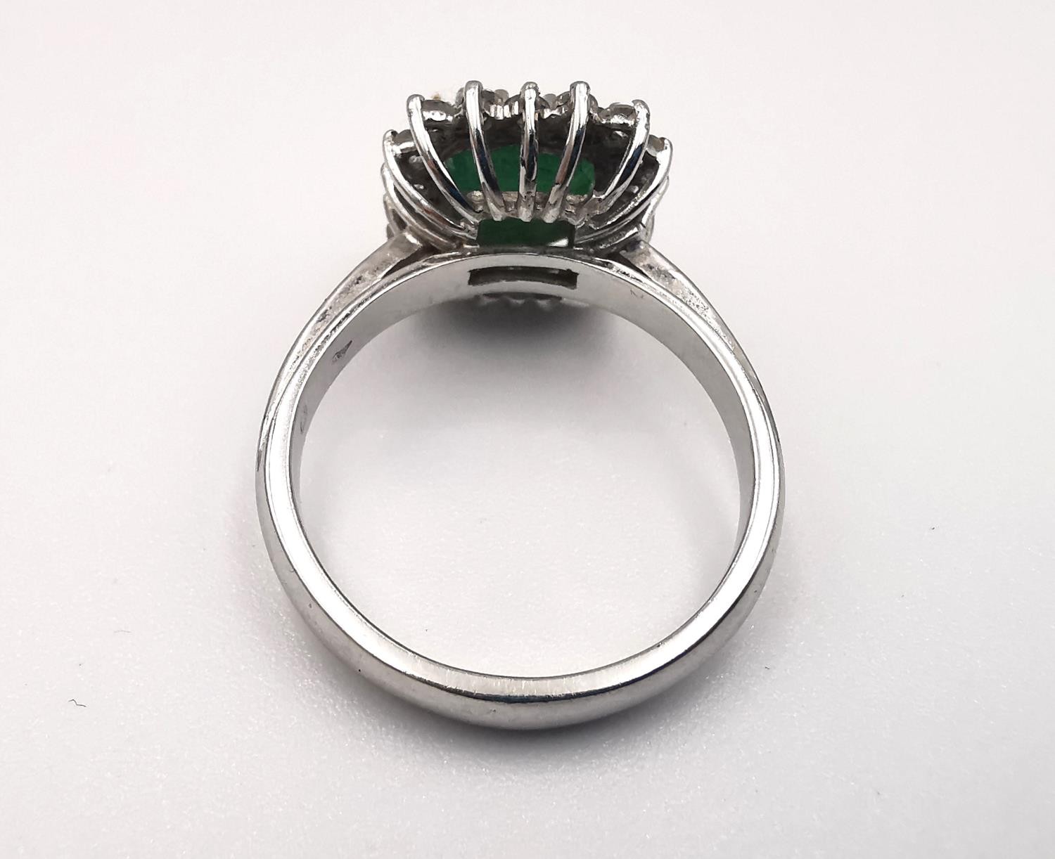 A 9ct white gold emerald and white stone (tested as not diamonds) contemporary cluster cocktail - Image 4 of 5