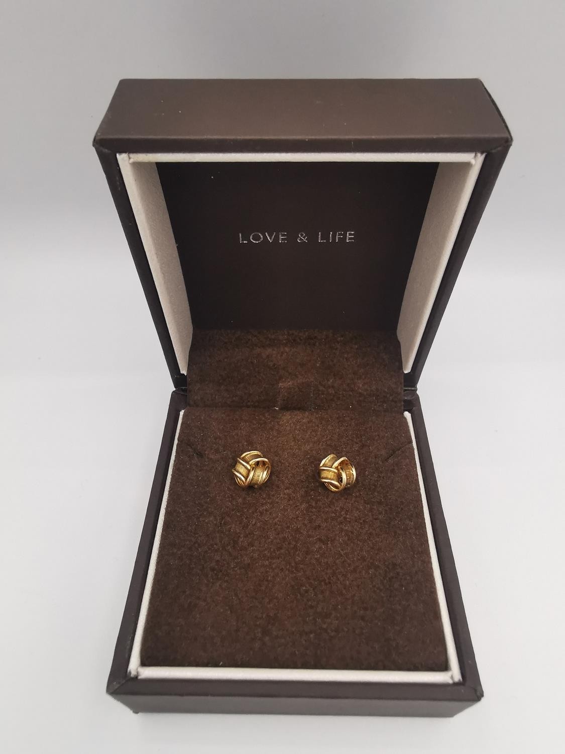 Four pairs of 9ct gold stud and drop earrings and one single ball earring, two boxed. Two pairs of - Image 5 of 10