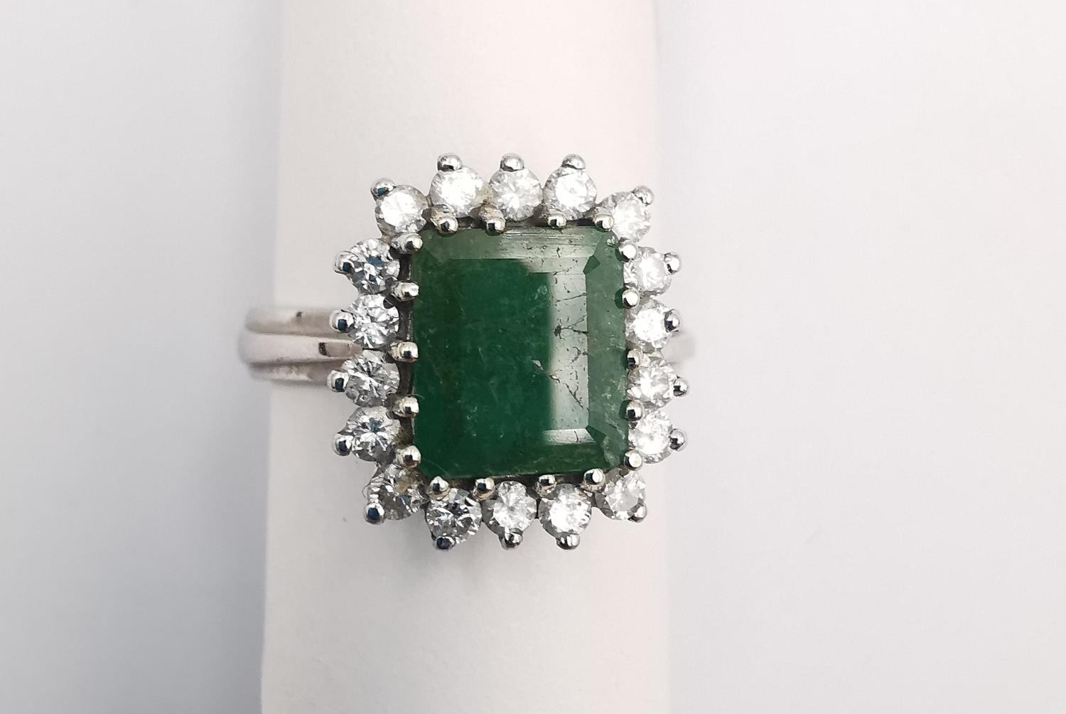 A 9ct white gold emerald and white stone (tested as not diamonds) contemporary cluster cocktail - Image 2 of 5