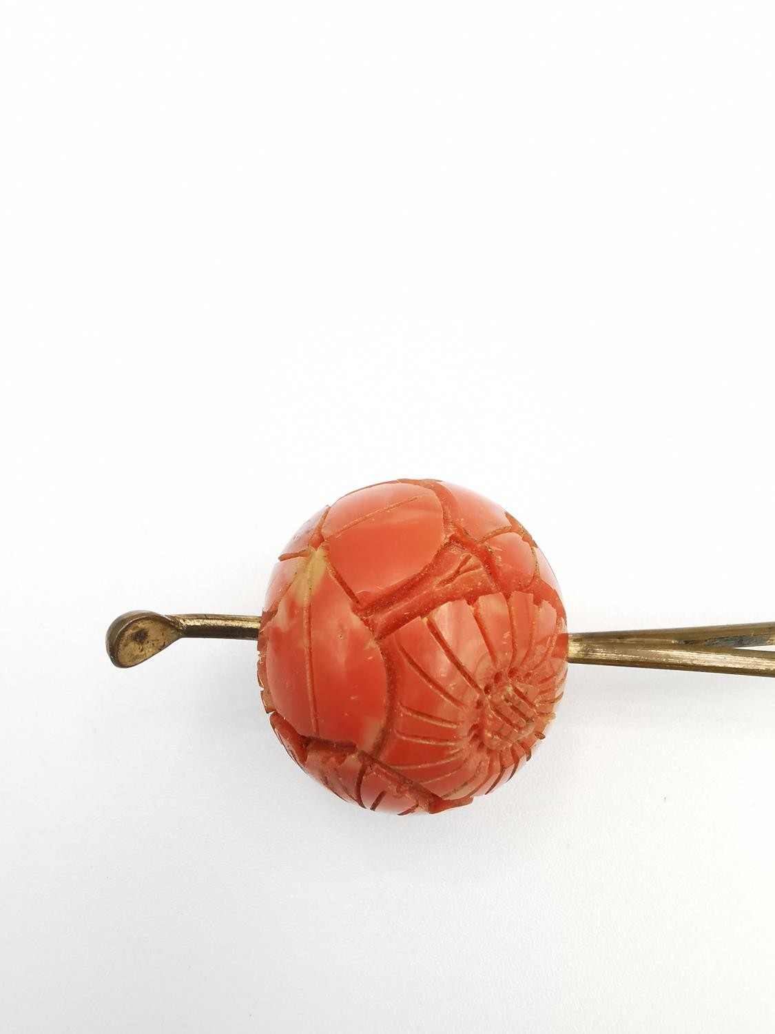 An orange velvet cased 1930s carved coral Bakelite floral design Kanzashi hair pin and string of - Image 8 of 12