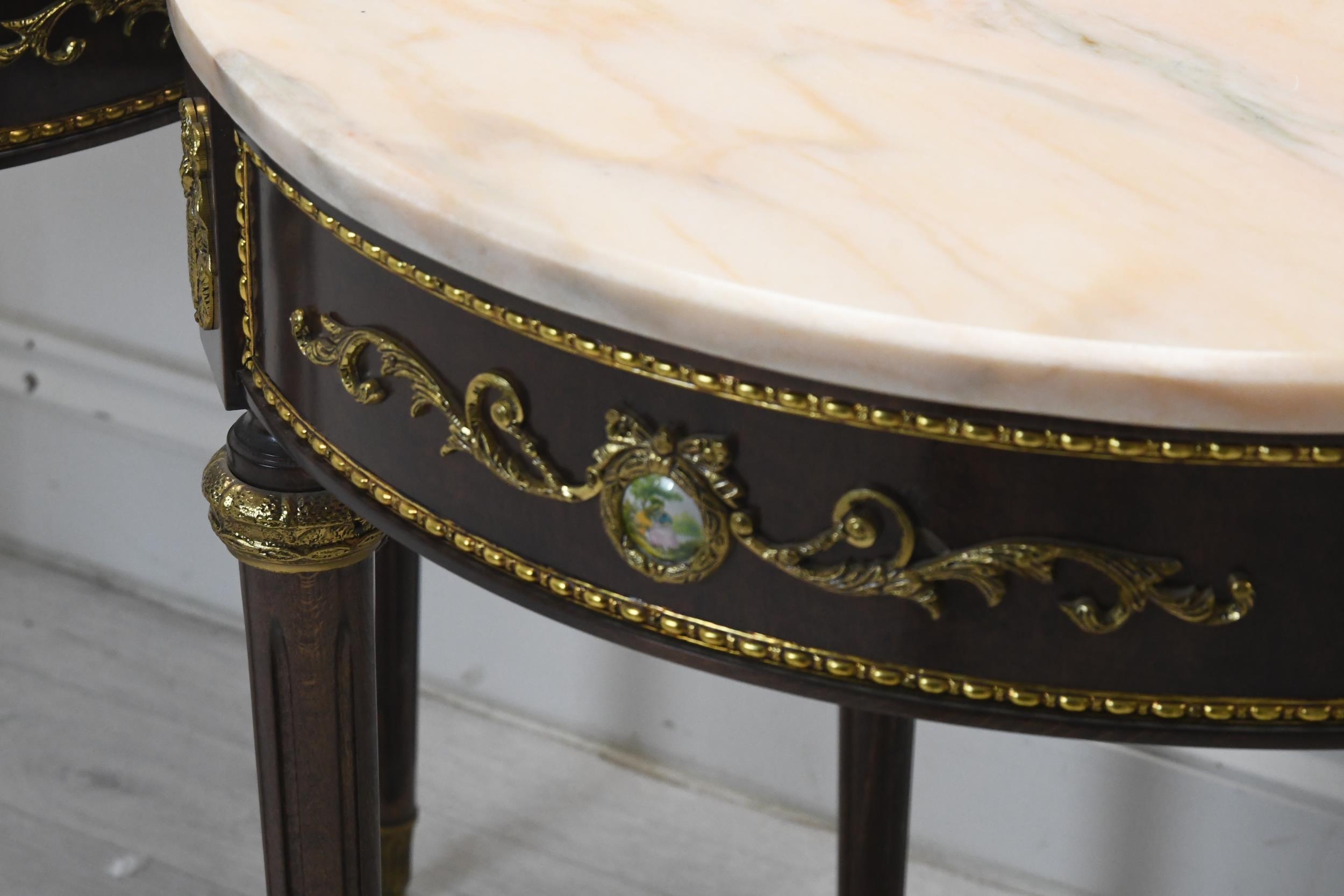 Lamp or occasional tables, a pair, marble topped mahogany Empire style with ormolu mounts. H.60 - Image 3 of 4