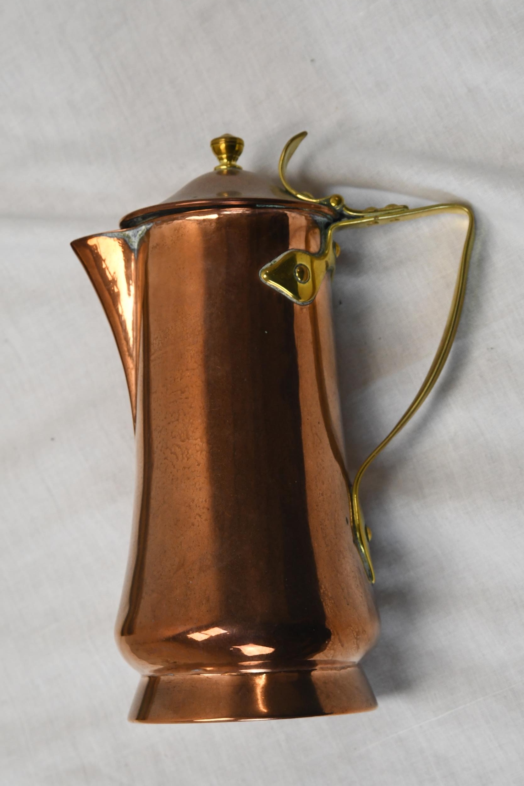 A early 20th century brass jug and a brass and copper lidded coffee pot. H.26 - Image 3 of 3