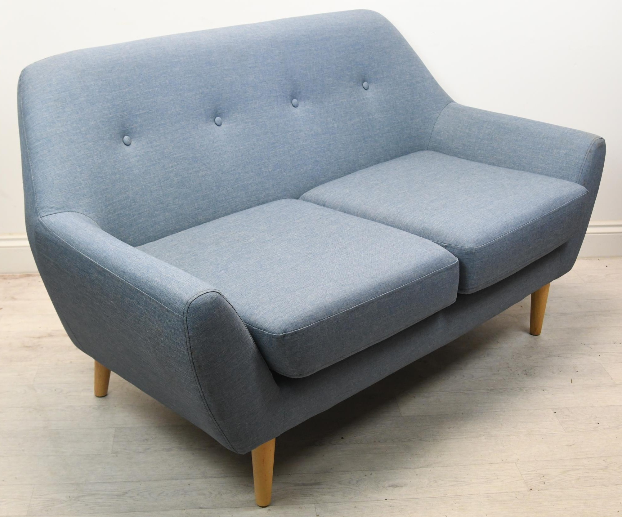 Sofa, contemporary upholstered, in the vintage style. H.79 W.138 D.75 - Image 2 of 2