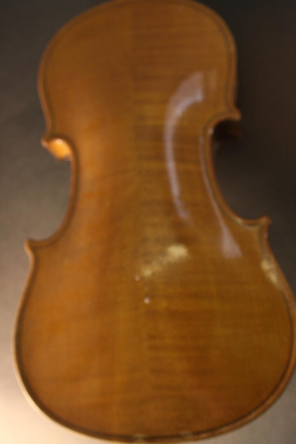 An early 20th century cased concert violin with Stradivarius label, dated 1722. H.7 W.40 D.30cm. - Image 12 of 19