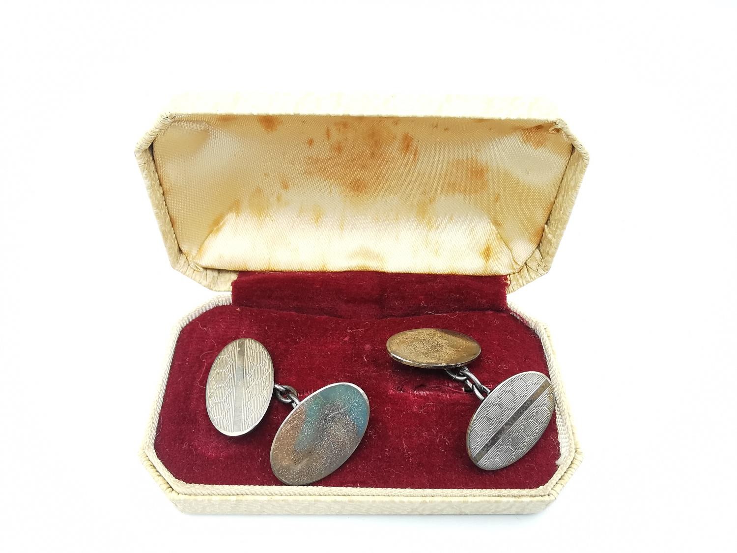 A collection of silver items, including a pair of silver engine turn decorated chain link cufflinks, - Image 16 of 18