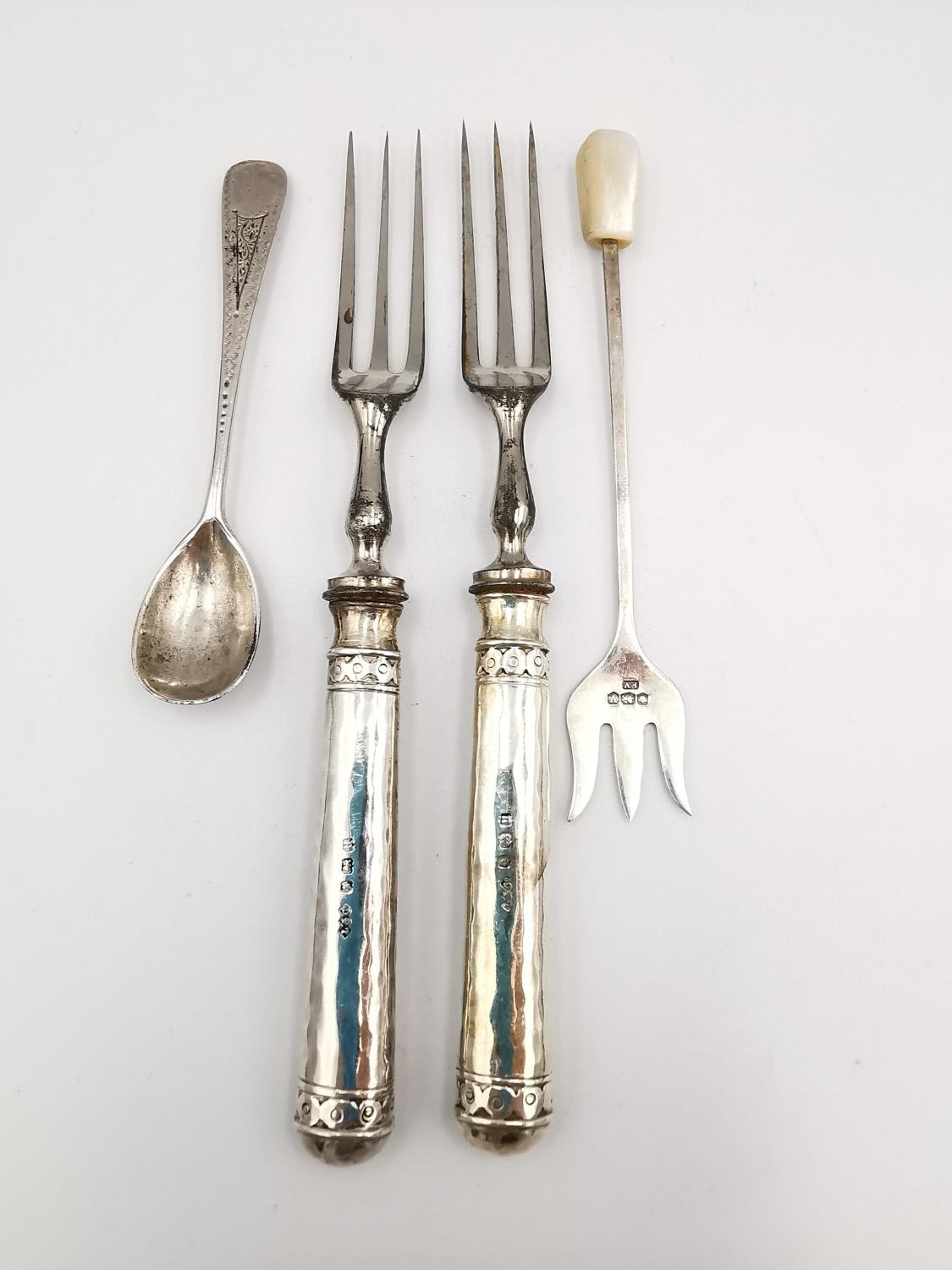 A collection of 19th and early 20th century silver and white metal cutlery, including a set of six - Image 15 of 18