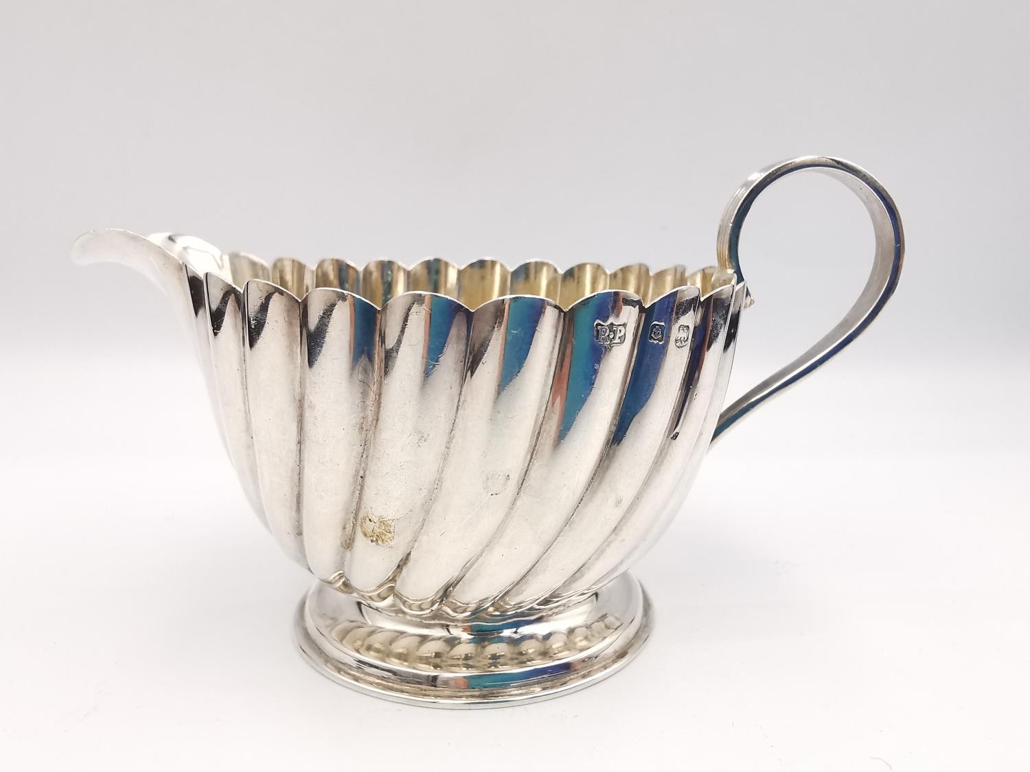 An Edwardian sterling silver sauce boat by Joseph Rodgers & Sons (handle broken) along with a - Image 10 of 14