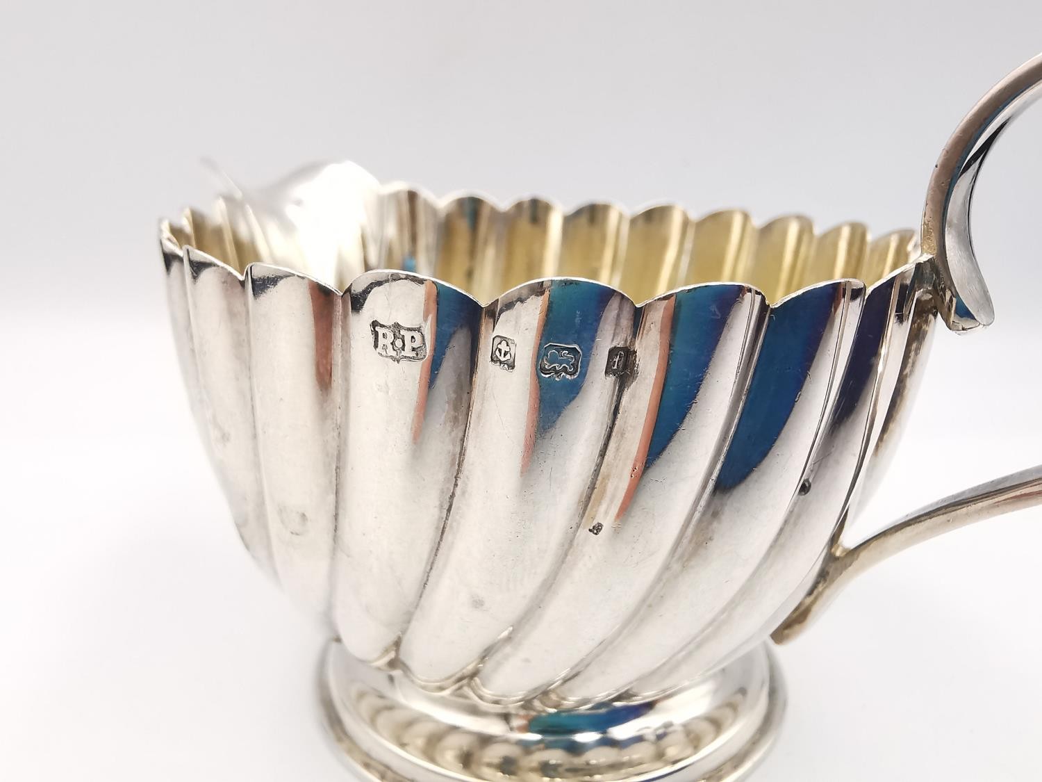 An Edwardian sterling silver sauce boat by Joseph Rodgers & Sons (handle broken) along with a - Image 12 of 14