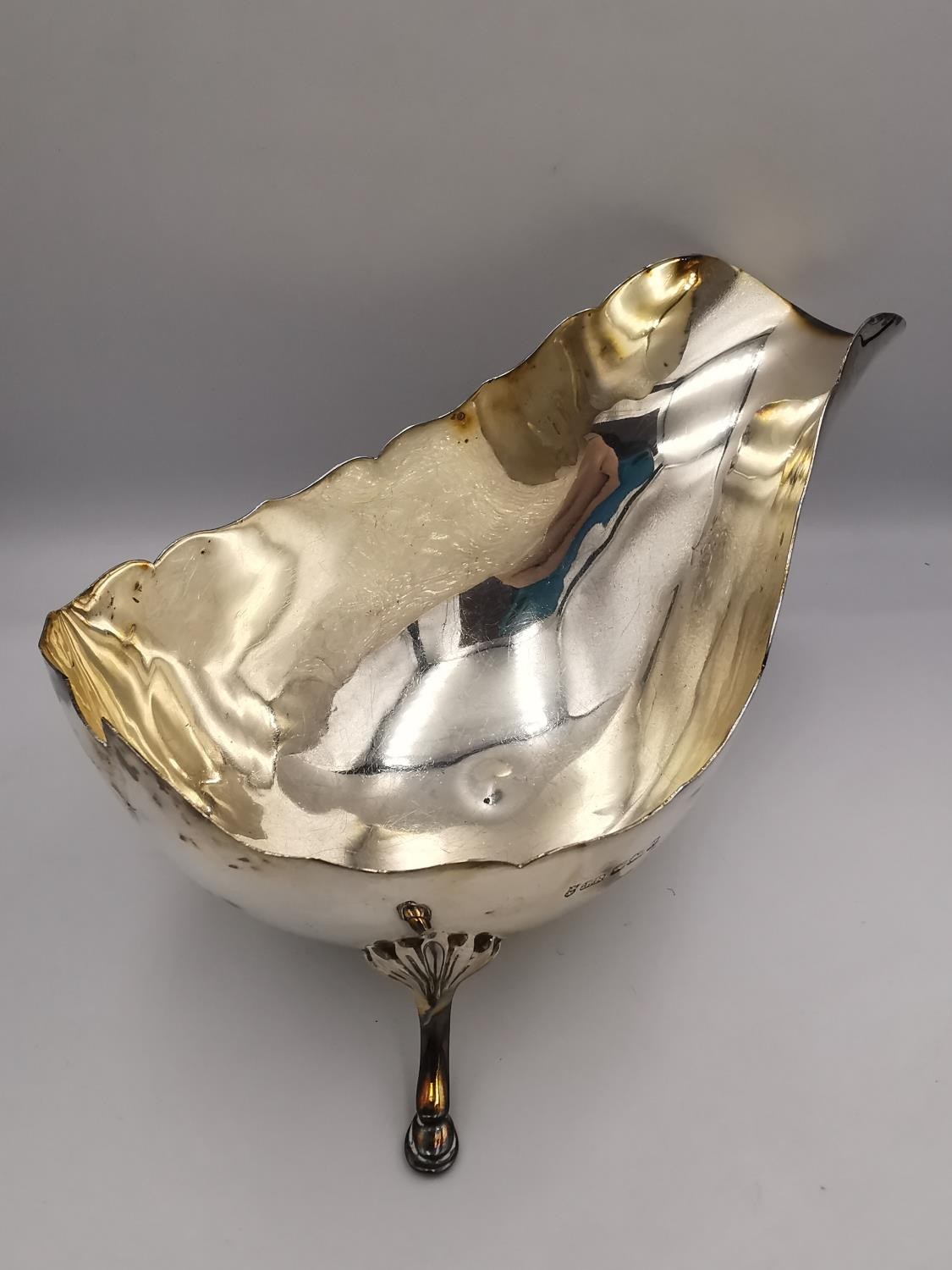 An Edwardian sterling silver sauce boat by Joseph Rodgers & Sons (handle broken) along with a - Image 2 of 14