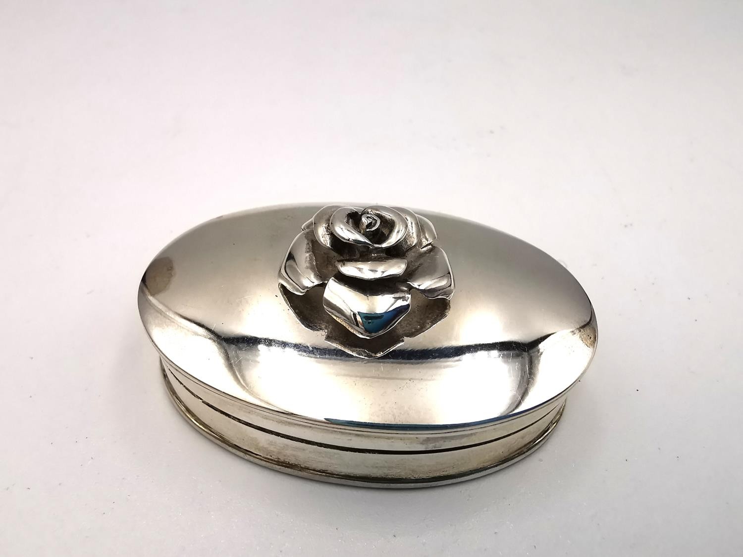 A collection of silver items, including two silver pill boxes, a silver floral form dish by Barker - Image 16 of 19