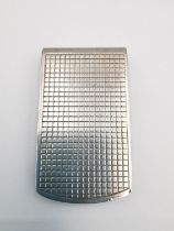 A silver Asprey money clip with an engraved grid design. Hallmarked: Asprey, Birmingham, 1992. L.5cm