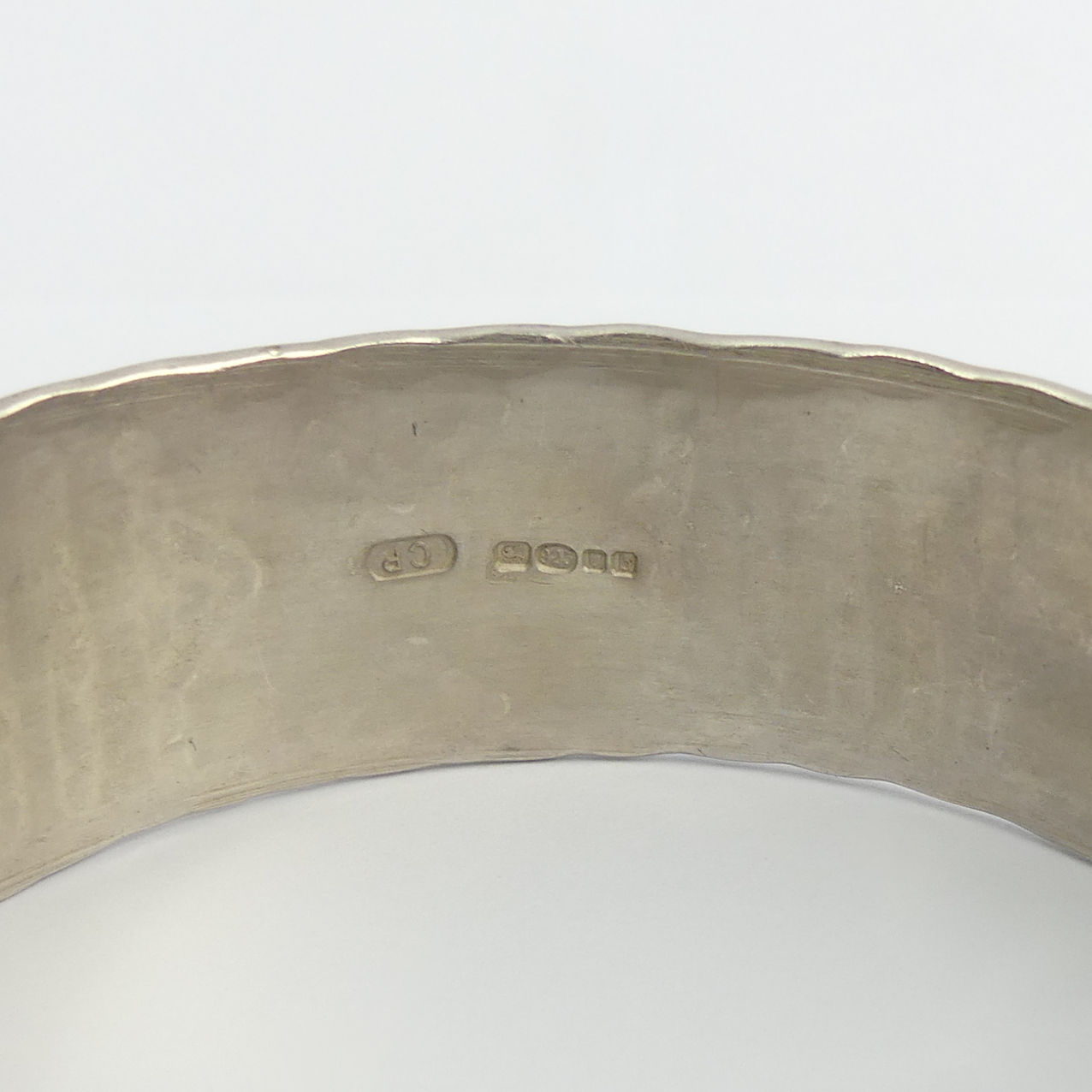 Stylish hand made silver bangle, London 2001, 42 grams. 22 mm wide. Uk Postage £12. - Image 4 of 5